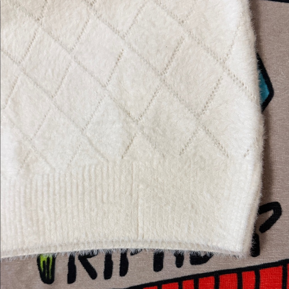 Left Point White Crewneck Sweater Runs Small ( Fits Medium ) - Picture 10 of 11